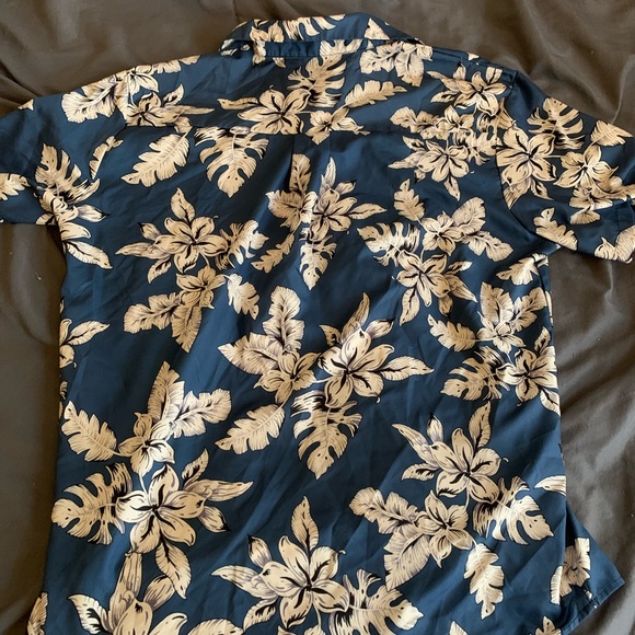 Hawaiian MENS dress shirt LIKE NEW - Picture 4 of 5